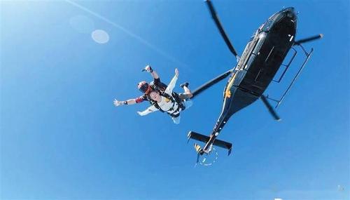 从3000米的高空跳伞一跃而下是什么体验「空中跳伞哪里有」 从3000米的高空跳伞一跃而下是什么体验「空中跳伞哪里有」 时尚潮流
