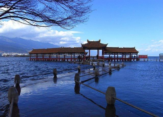 请推荐比较适合带父母度假的地方,最好是国内的「带爸妈旅游去哪里好」 家庭生活 请推荐比较适合带父母度假的地方,最好是国内的「带爸妈旅游去哪里好」 请推荐比较适合带父母度假的地方,最好是国内的「带爸妈旅游去哪里好」 家庭生活
